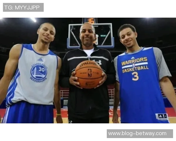 库里感慨黄蜂退役父亲球衣期待亲历这一历史时刻 库里感慨黄蜂退役父亲球衣期待亲历这一历史时刻