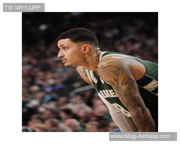 库兹马半场表现出色7投4中贡献11分2篮板2助攻展现强大实力