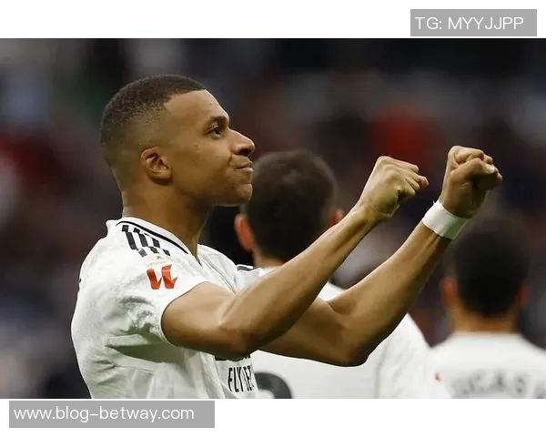 姆巴佩分享庆祝照片称国家德比胜利归球队活力无限展现精彩表现